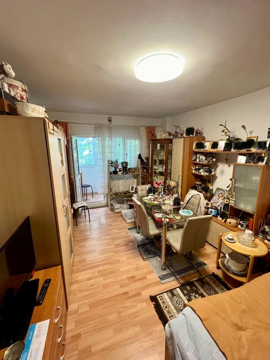 Apartament 3 camere, strada Zimbrului etaj 2/4