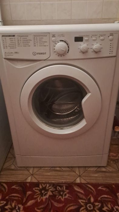 Продам машинку индезит