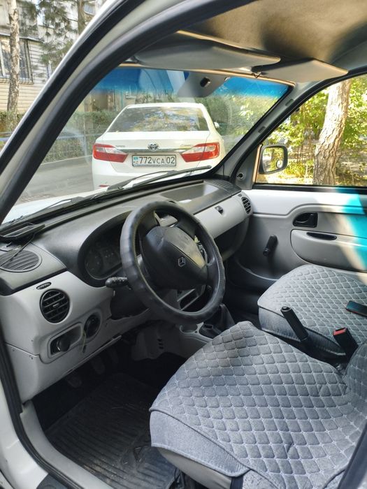 Продам автомобиль Renault Kangoo.
