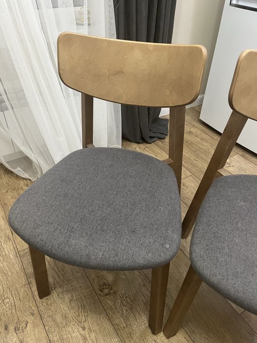 Продам комплект стульев