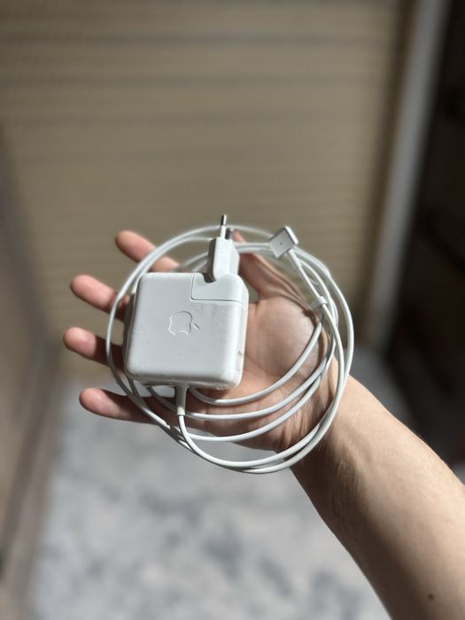 MacBook Air 13” (Early 2015) — почти новый, 23 цикла