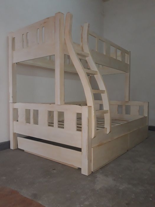 TRANSPORT GRATUIT.Pat etajat-supraetajat antichizat.Cod 3017