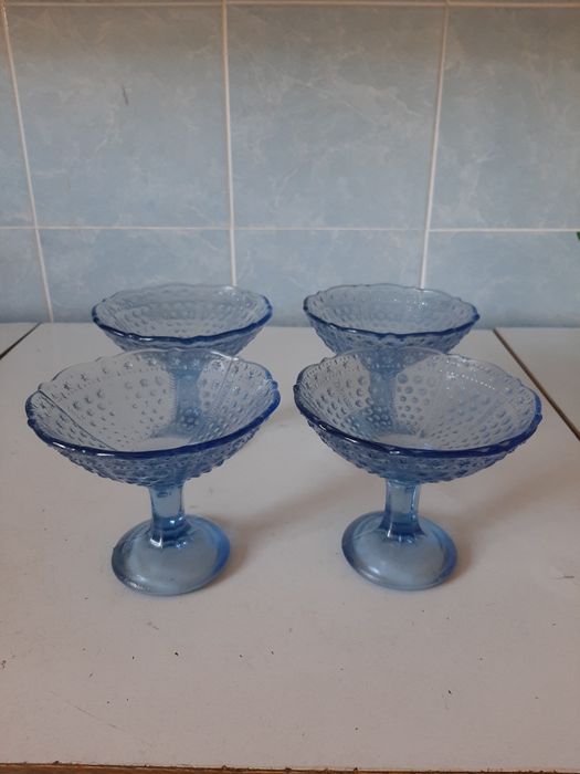 Продаю вазочки  стекло