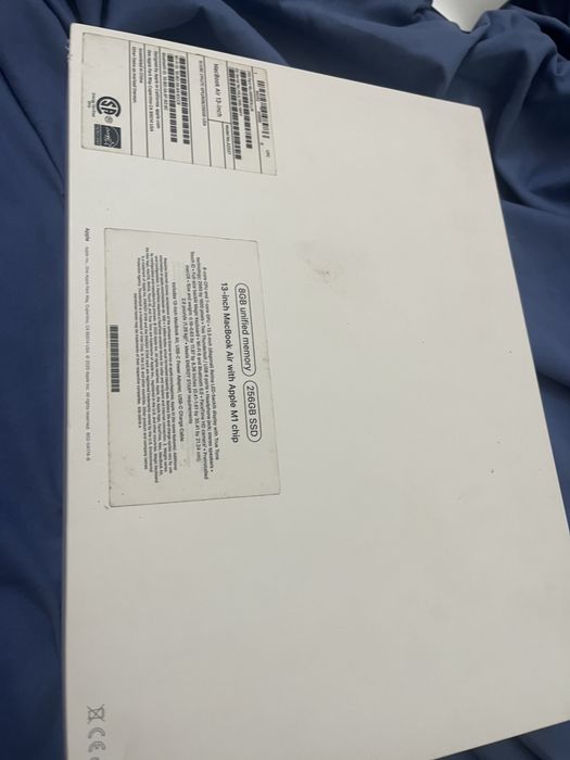 Продам Macbook Air 13