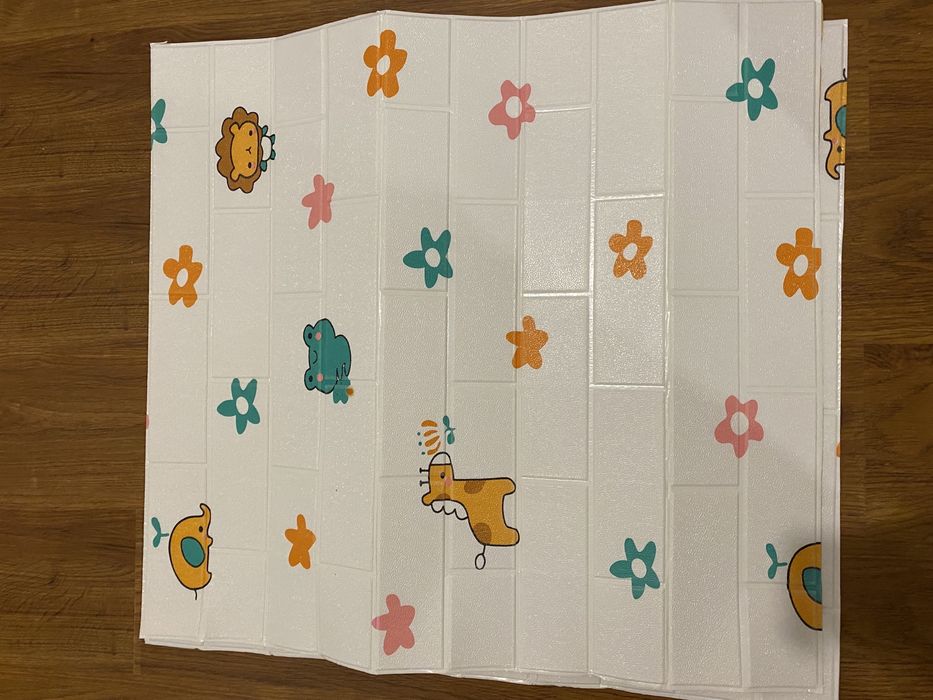 Обои клеющиеся детские