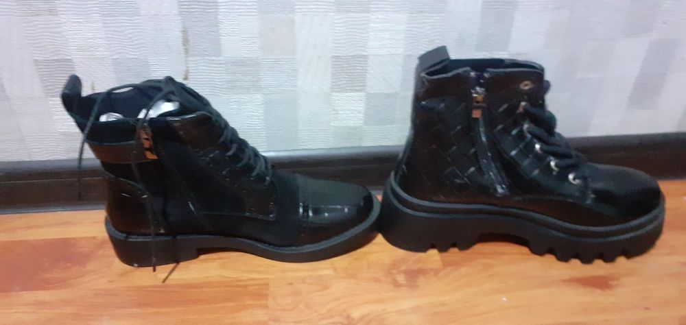 Продаю  женские  сапоги