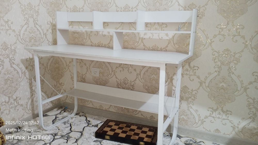 Дарс стол 2та срочно сотилади