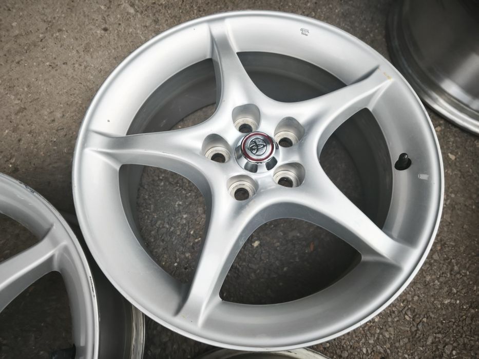 16" оригинални алуминиеви джанти за Toyota.