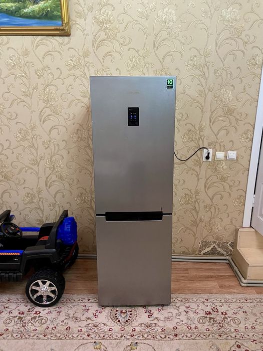 Продам холодильник Самсунг серый