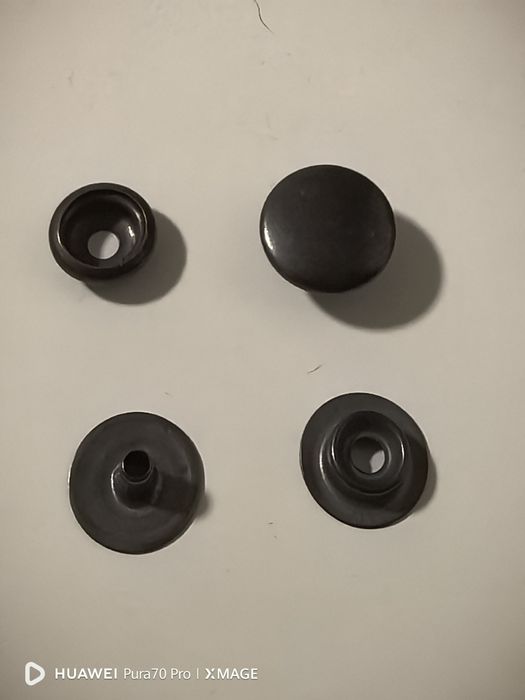 Продавам месингови копчета тик-так