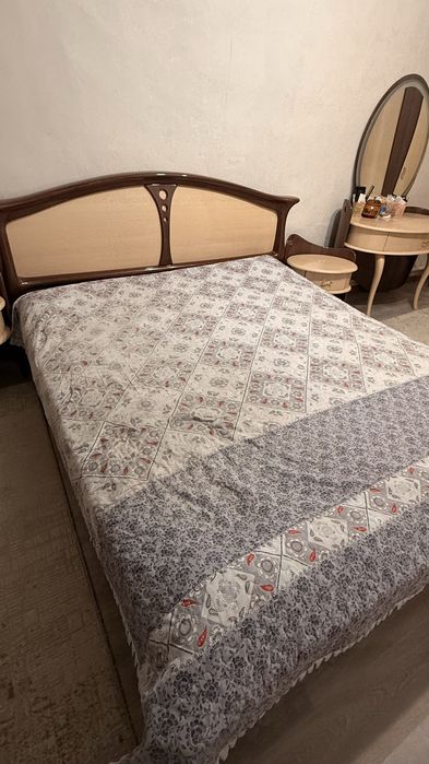 Продам спальный гарнитур