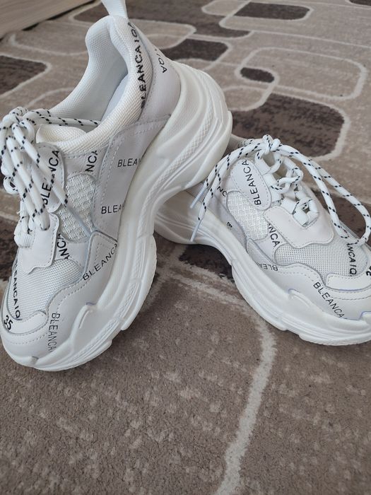 Кроссовки белые женские