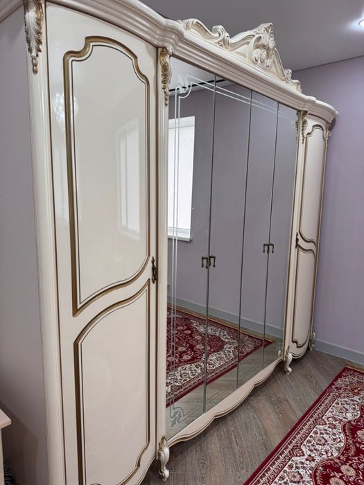 Продам спальный гарнитур