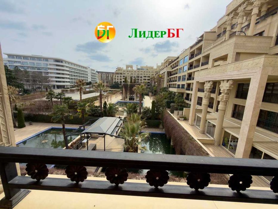 Тристаен апартамент с гледка към басейна в Аргищ Партез