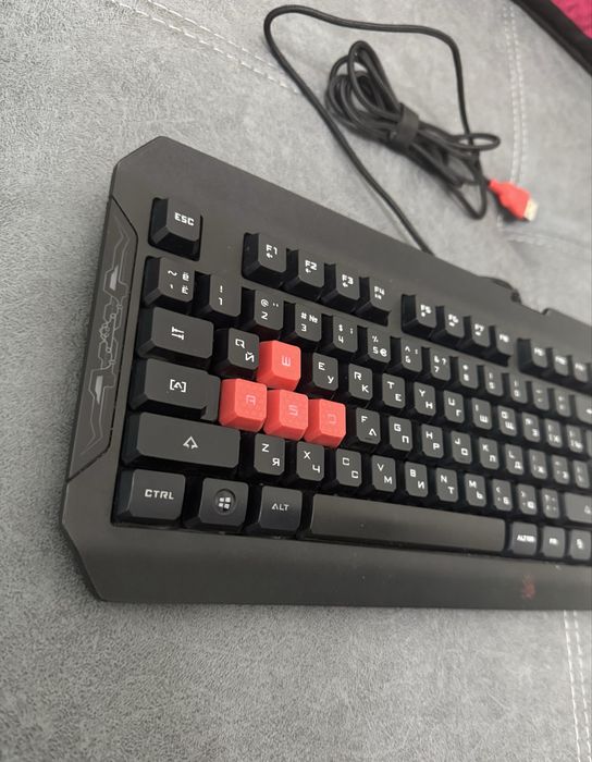 Bloody BI20N игровая клавиатура + игровая мышка