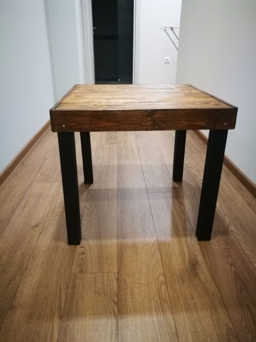 дървена масичка ( маса )50/50/50