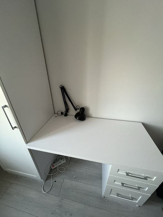 срочно продаю шкаф+стол