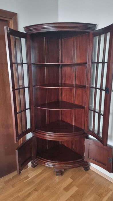 Vitrina de colt din lemn masiv