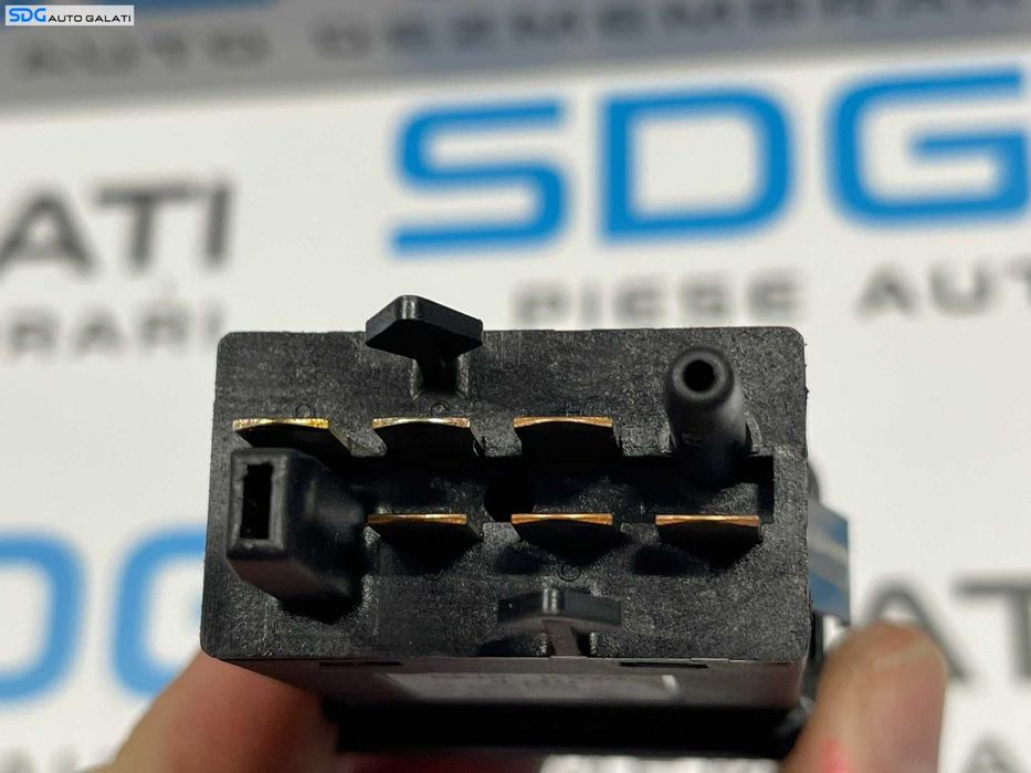 Buton Dezaburire Degivrare Incalzire Geam Sticla Luneta Volkswagen Golf 4 1998 - 2006 Cod 1J0959621C [D0466]