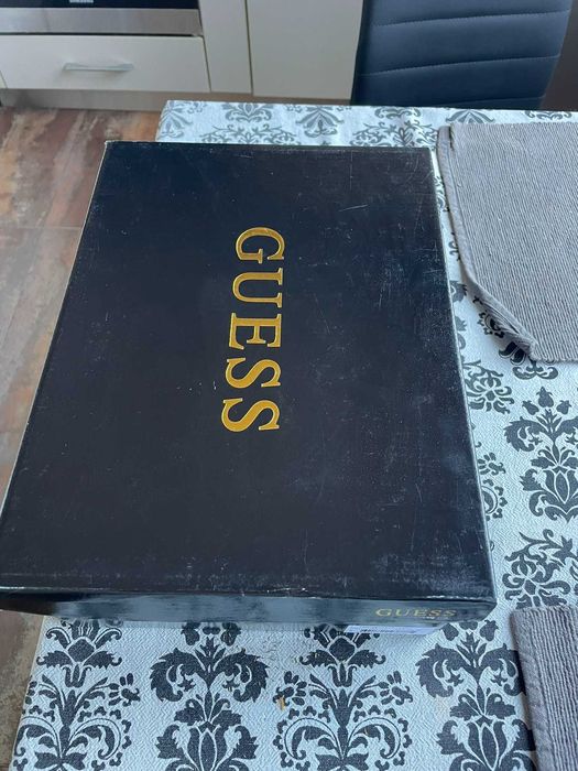 Продавам обувки GUESS номер 40