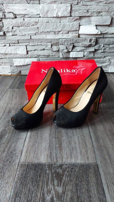 Продам туфли босоножки