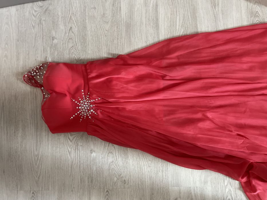 Официална рокля с паети на тюл