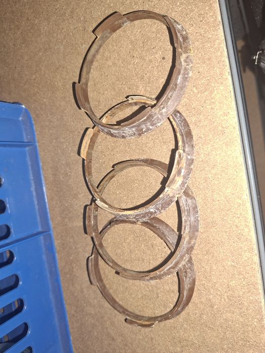 Втулки 4 броя 70,4/66,6 и 66,6/57,1