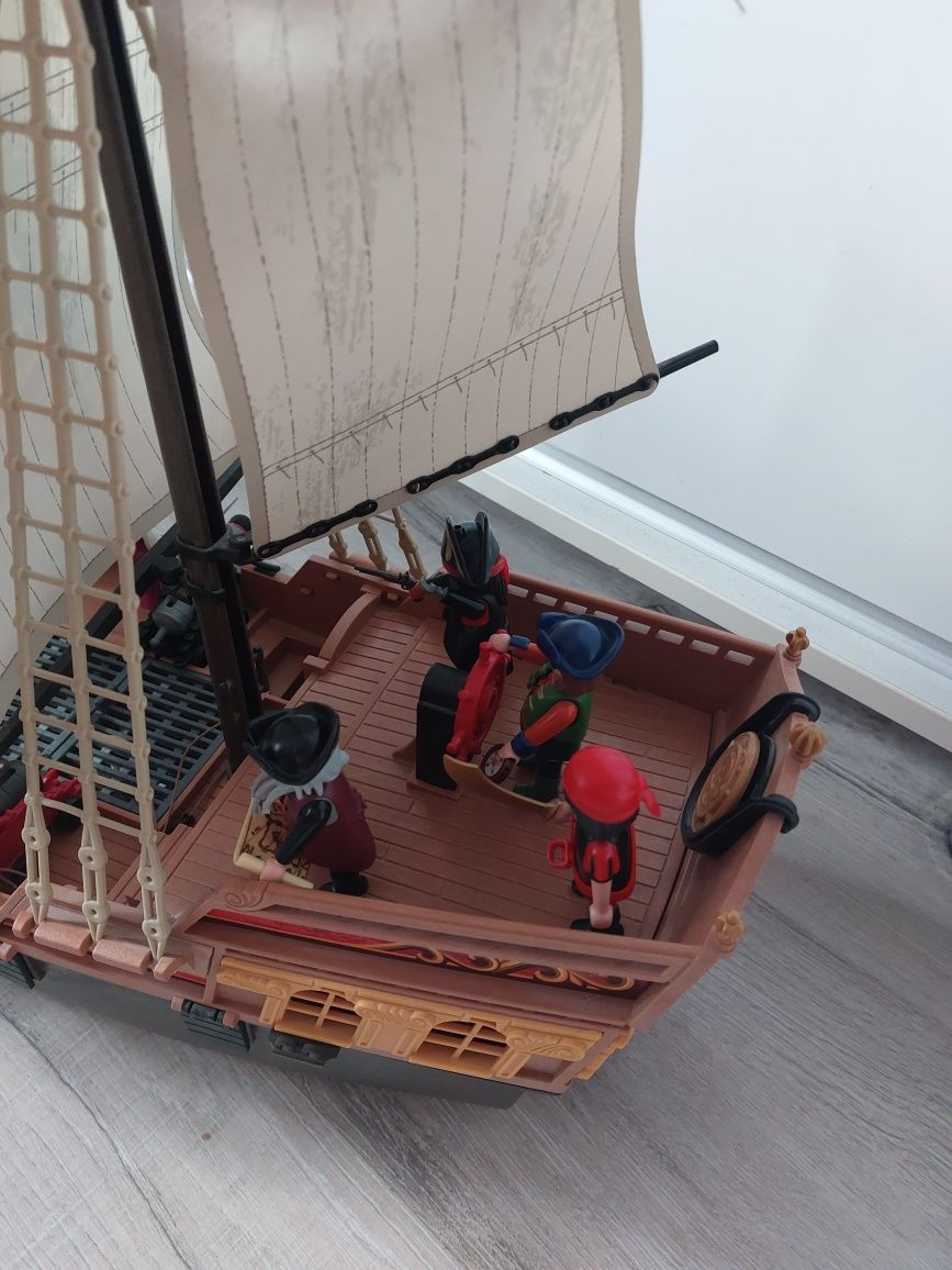 Giving Diversity Pour Playmobil corabia piratilor Sanmartin • OLX.ro