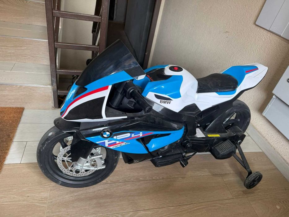 Vând motocicleta BMW copii electrica