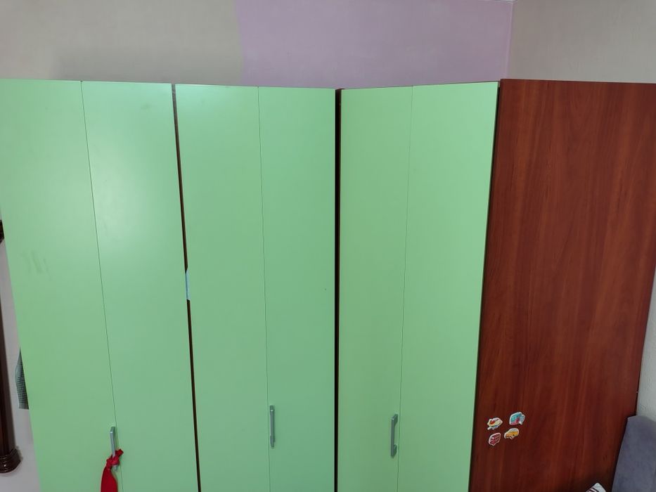 Продам угловой шкаф