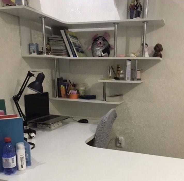 Полки угловые белого цвета