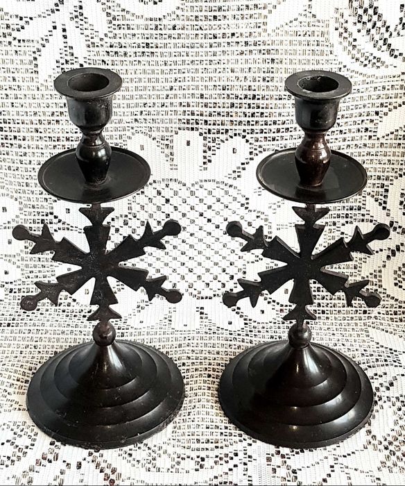 Чифт старинни метални свещници