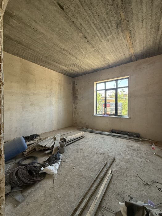 Юнусабад р-н,Бободехкон м-ля,Евро коробка 2.1 сотки ,6 комнат ,4 с/у