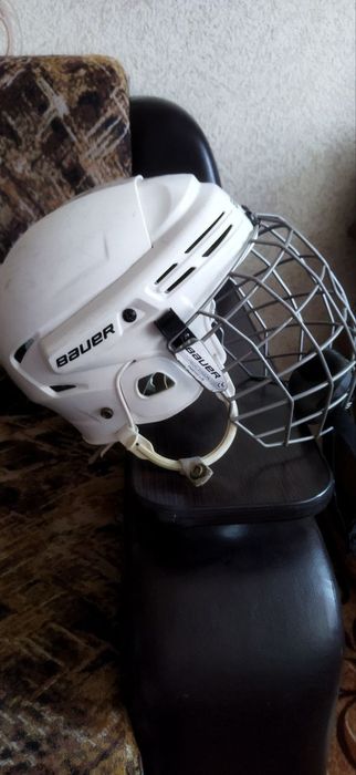 Продам шлем Bauer