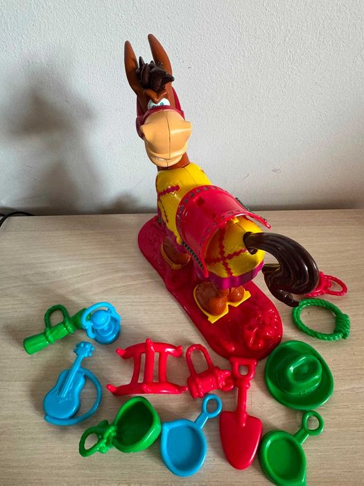 Joc Hasbro Buckaroo – Măgar care aruncă bagajele / joc de îndemânare, cu Cutie, complet