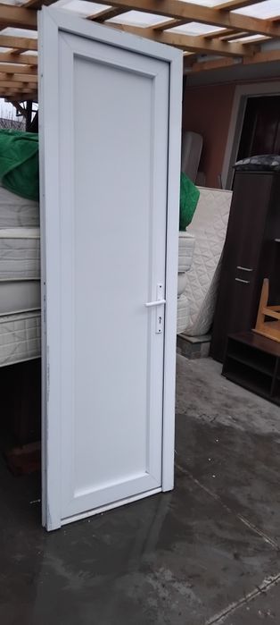 Vînd ușă termopan completă/ este ca și nouă , 210/68