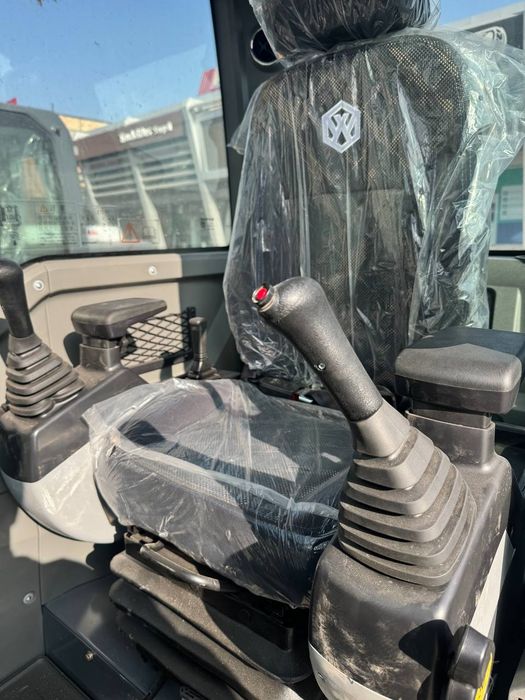 Экскаватор 65талик Гидромолотом