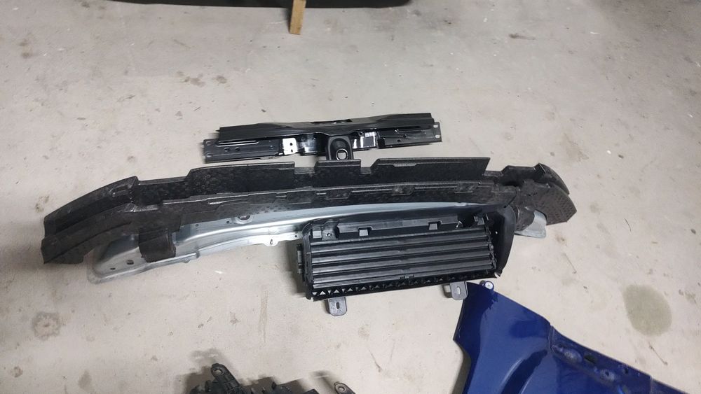 Bara fata , far dreapta, volet , trager , aripa Dacia Duster 2