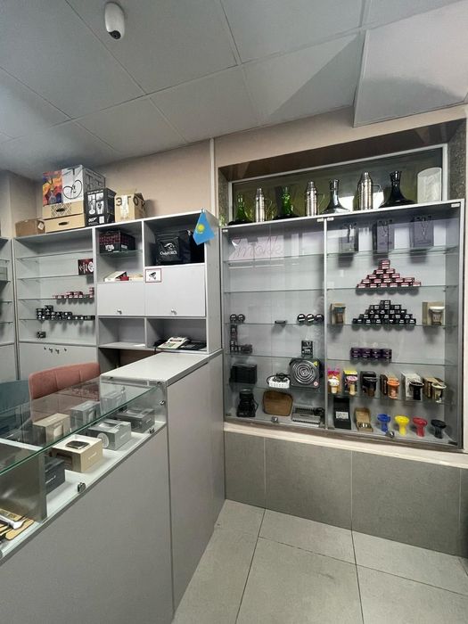 Торговое оборудование, ветрины.