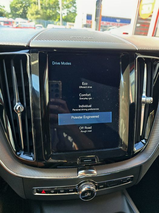 Volvo XC60 2.0 D4 AWD R-Design | Polestar Engineered | Pilot Assist | Harman Kardon | Full LED Matrix | Cârlig | Cameră 360° | Jante 21"