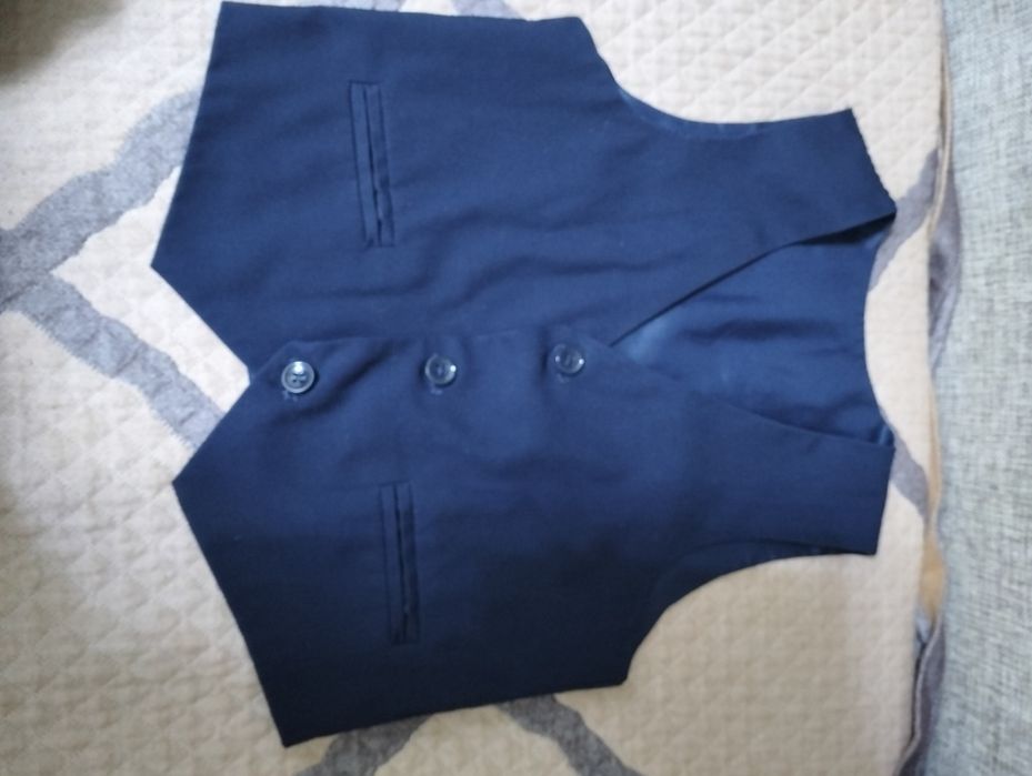 Жилет сатылады. Бағасы 1000 тг