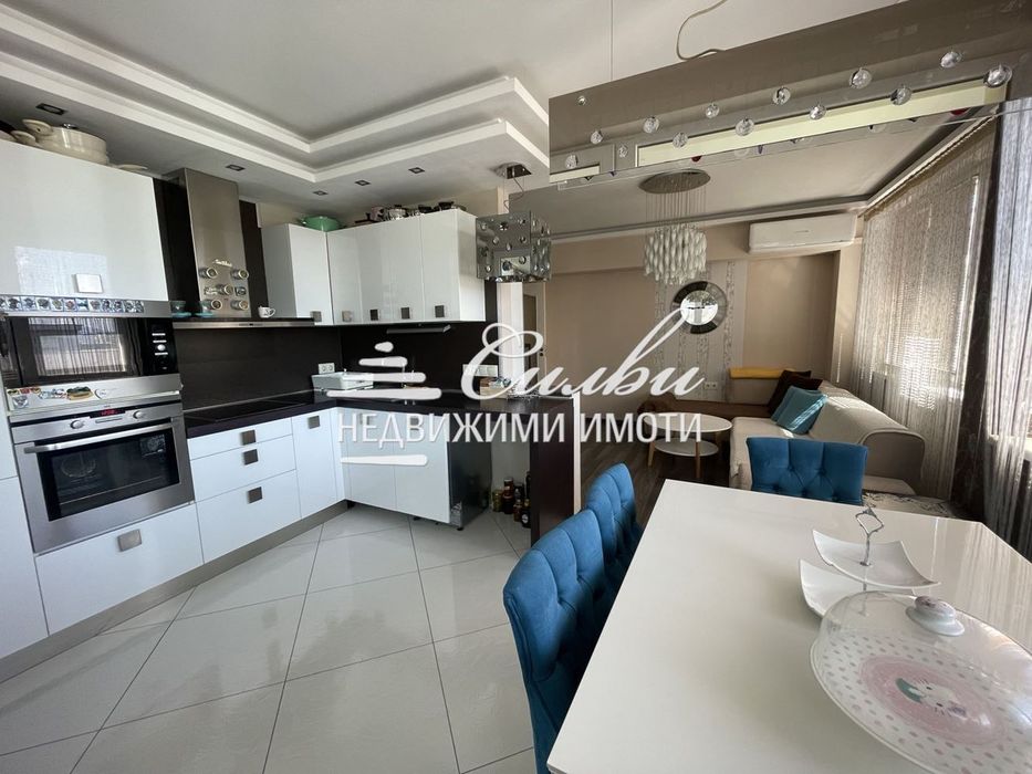 Продава се Тристаен апартамент в Шумен, Дивизионна болница - 118 кв.м за 822 €/кв.м - Снимка #2