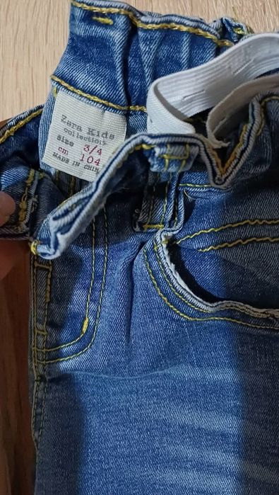 Pantaloni 98-104
6 buc tricouri +4 perechi blugi.(+cadou)
Toate sunt in stare impecabila, fara defecte. 
100 lei!
Trimit prin olx,  easybox sau posta!