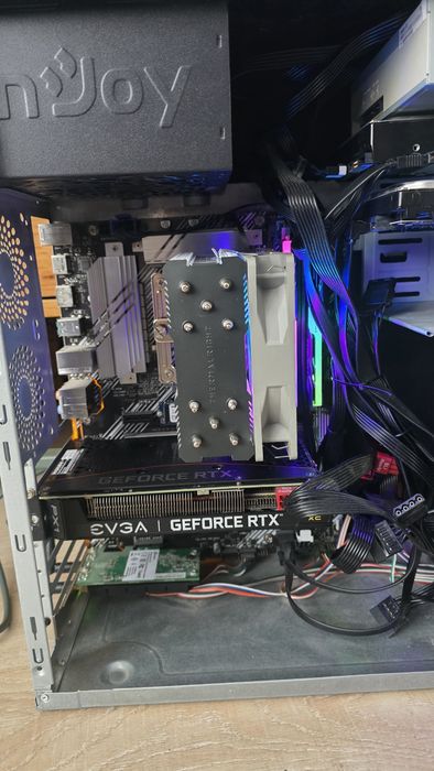 Van PC I5 10600k, 32 GB RAM, EVGA 3060 XC 12 Gb