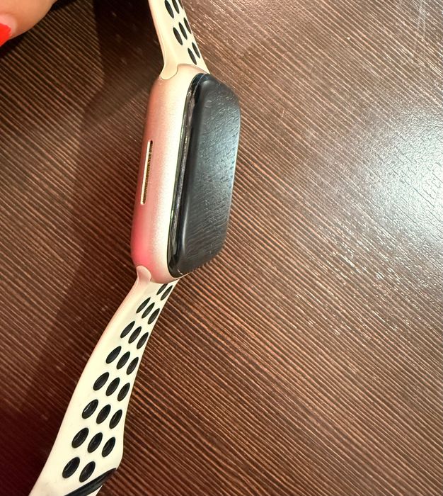 Продавам Apple Watch Series 7 в перфектно състояние. Часовникът е закупен чисто нов и е пазен изключително много. 150€