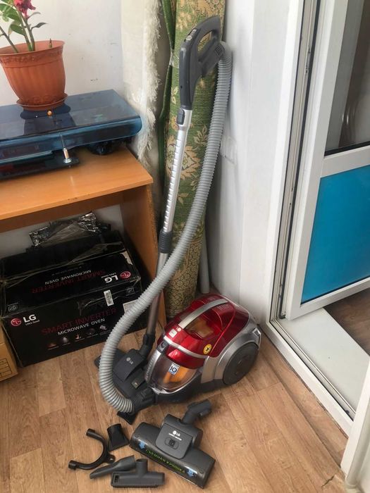 LG пылесос б/у в хорошем качестве