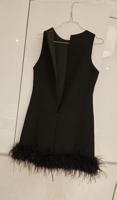 официална рокля с пера и кристали SISLEY S