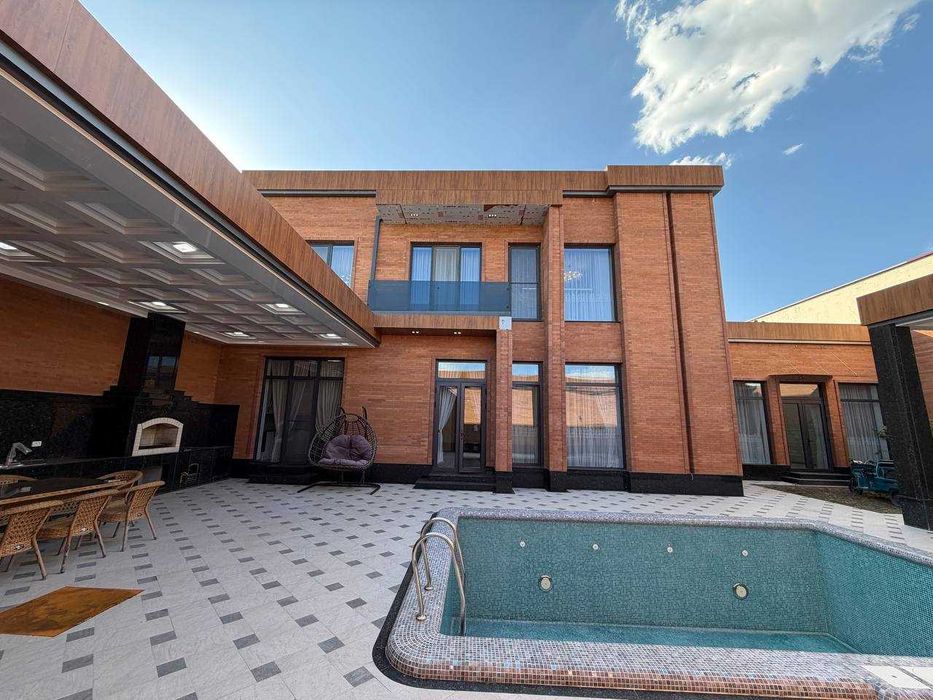 Продаётся евро-дом с развитой инфраструктурой 6 соток заходи живи