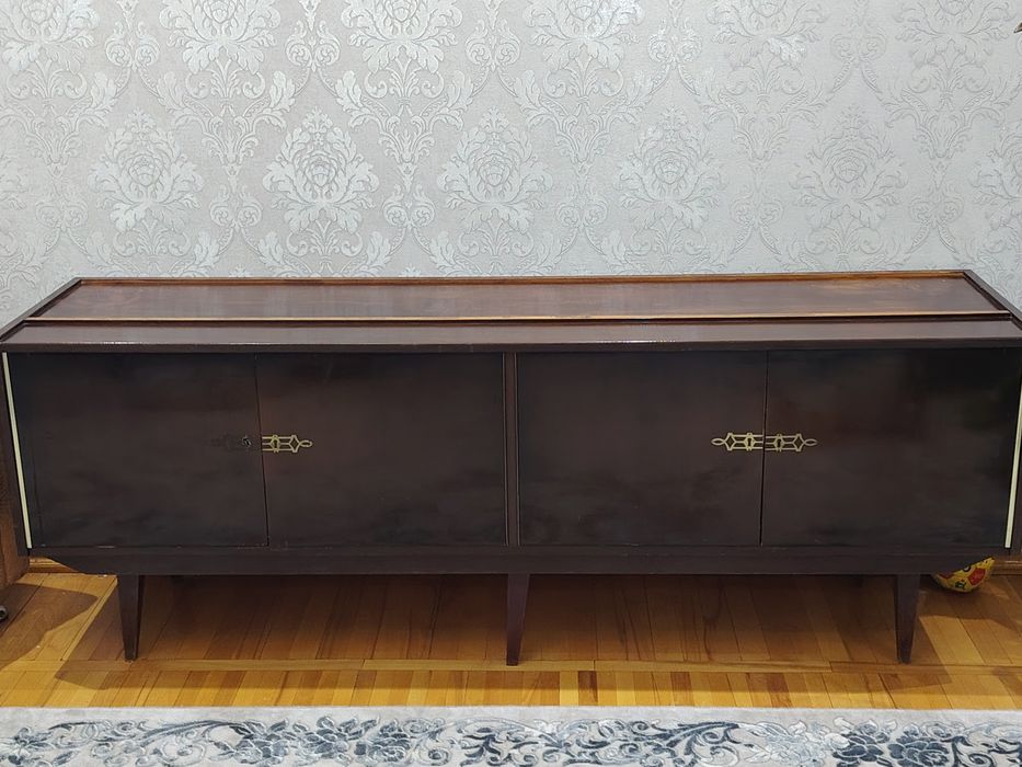 Продаётся сервант