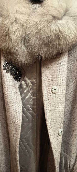 Продавам елегантно и красиво палто, лисица